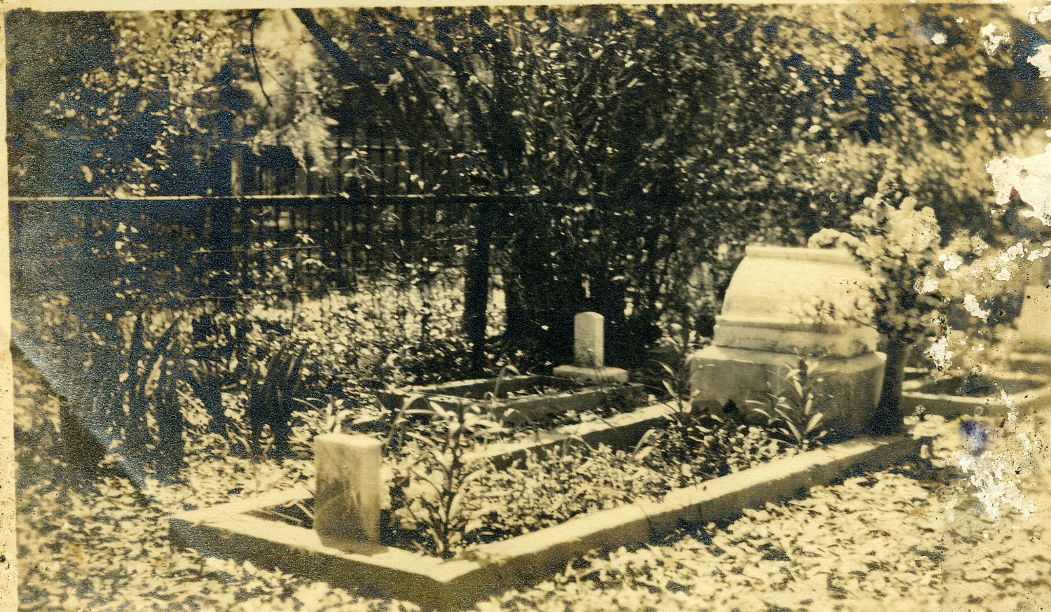 4-3 Ingraham's grave at Easter - Bert requested.jpg